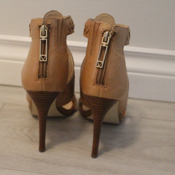 GUESS Caged Stilettos - Picture 3 of 4